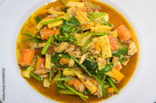 Stir Fried crab yellow curry powder ingredients it is the favorite delicious Thai, Chinese seafood of Thailand