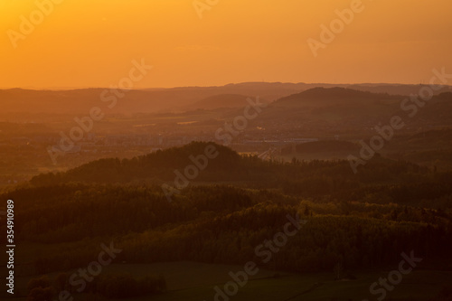 Zachodzące słońce w Rudawach / The setting sun in Rudawy Janowickie Mountains, Poland © Pamela