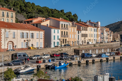 Le long du port de Port-Vendres