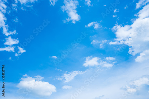 Fototapeta Naklejka Na Ścianę i Meble -  Blue sky with white clouds.on a clear day