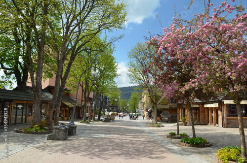Fototapeta Naklejka Na Ścianę i Meble -  Zakopane w czasie pandemi , covid -19 Zakopane , Krupówki w czasie pandemi , COVID 19 , Koronawirus  Zakopane