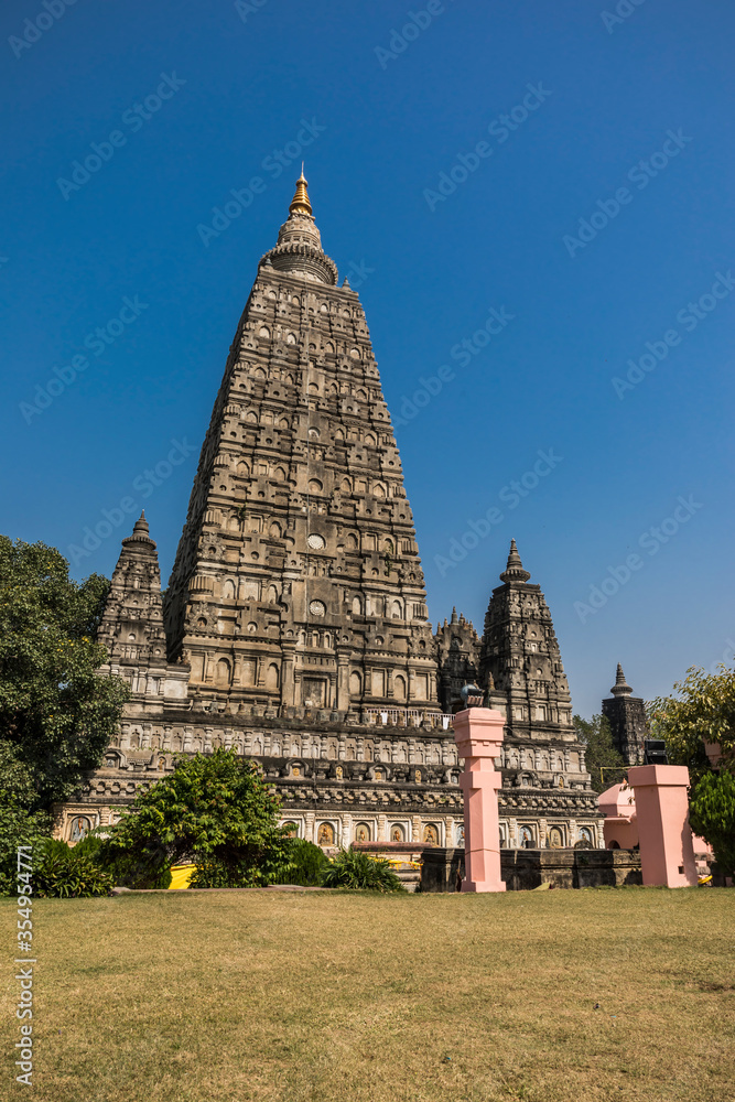 Obraz premium Mahabodhi temple, bodh gaya, India. The site where Gautam Buddha attained enlightenment.