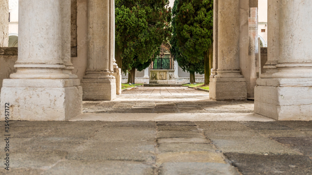 Obraz premium entrance to the temple
