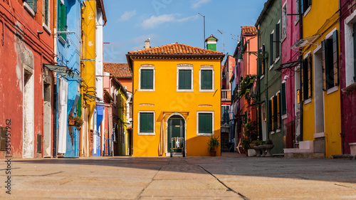 Fototapeta Naklejka Na Ścianę i Meble -  narrow street in venice italy