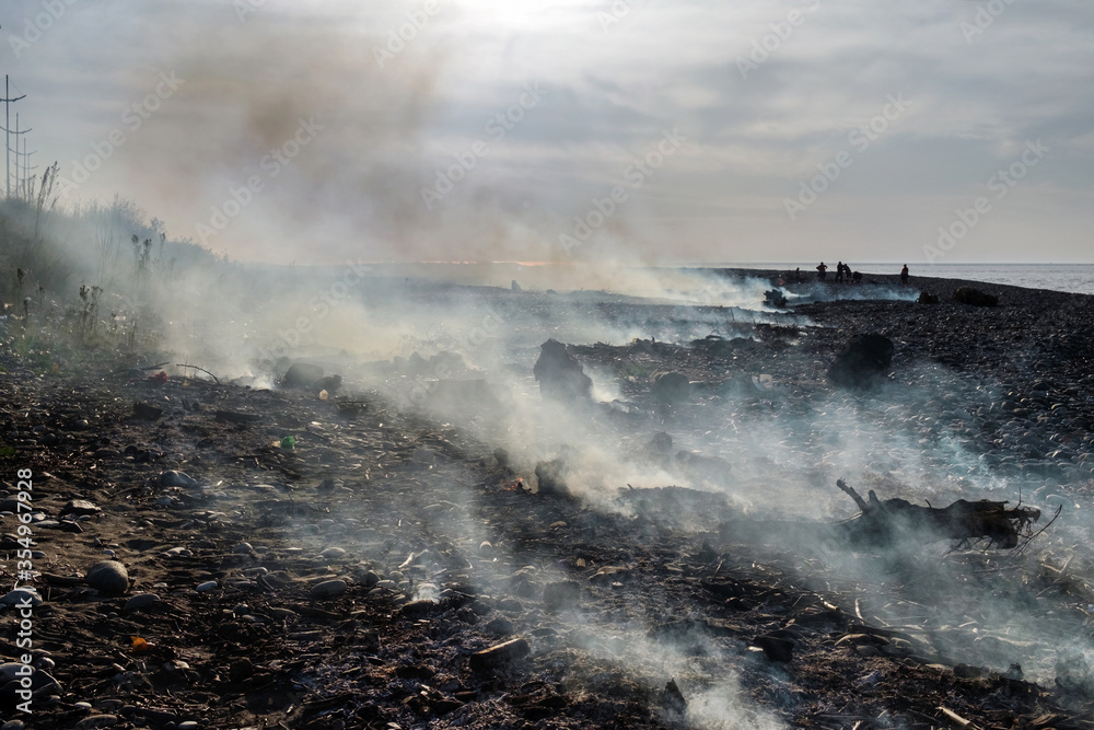 Obraz premium Coast with smoke after wildfire