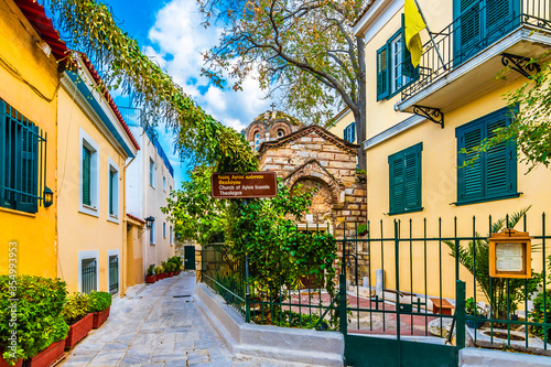 Fototapeta Naklejka Na Ścianę i Meble -  Colorful street view in Plaka District of Athens.
