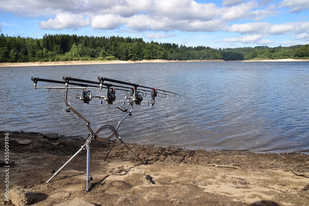 pêche au bord d un lac de la montagne noire
matériel de pêche pêche au bord d un lac de la montagne noire
matériel de pêche