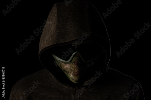Obraz na plátně Portrait of foreboding masked man