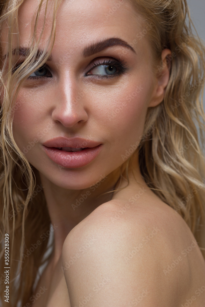 Glamour portrait of beautiful woman model with fresh daily makeup. Fashion shiny highlighter on skin, sexy gloss lips make-up and perfect eyebrows. Natural beauty Glamour portrait of beautiful woman model with fresh daily makeup. Fashion shiny highlighter on skin, sexy gloss lips make-up and perfect eyebrows. Natural beauty