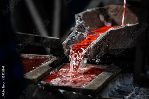 Canvastavla factory - aluminum, work in the factory - heavy industry