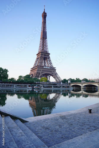 Paris monument 710