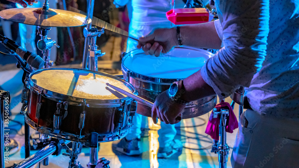 Obraz premium Cuban musician playing drums on the stage, Havana, Cuba.