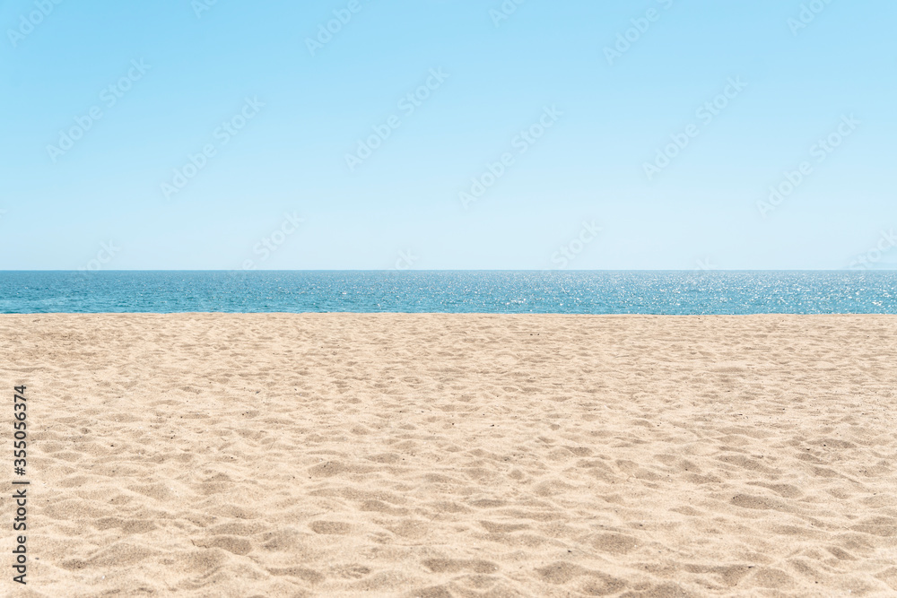 view of the beach in symmetrical lines
view of the beach in symmetrical lines