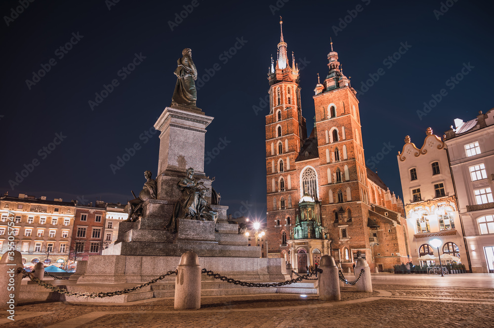 Fototapeta premium Krakow Old Town with view of St. Mary's Basilica at night