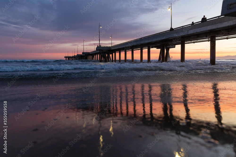 Obraz premium California sunset at Venice Fishing Pier