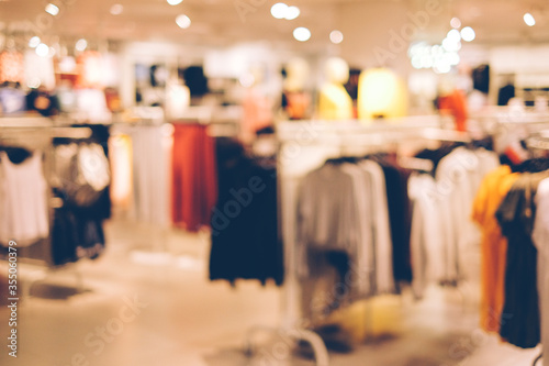 Cuadro en lienzo Abstract blur and defocused clothing department store in shopping mall interior
