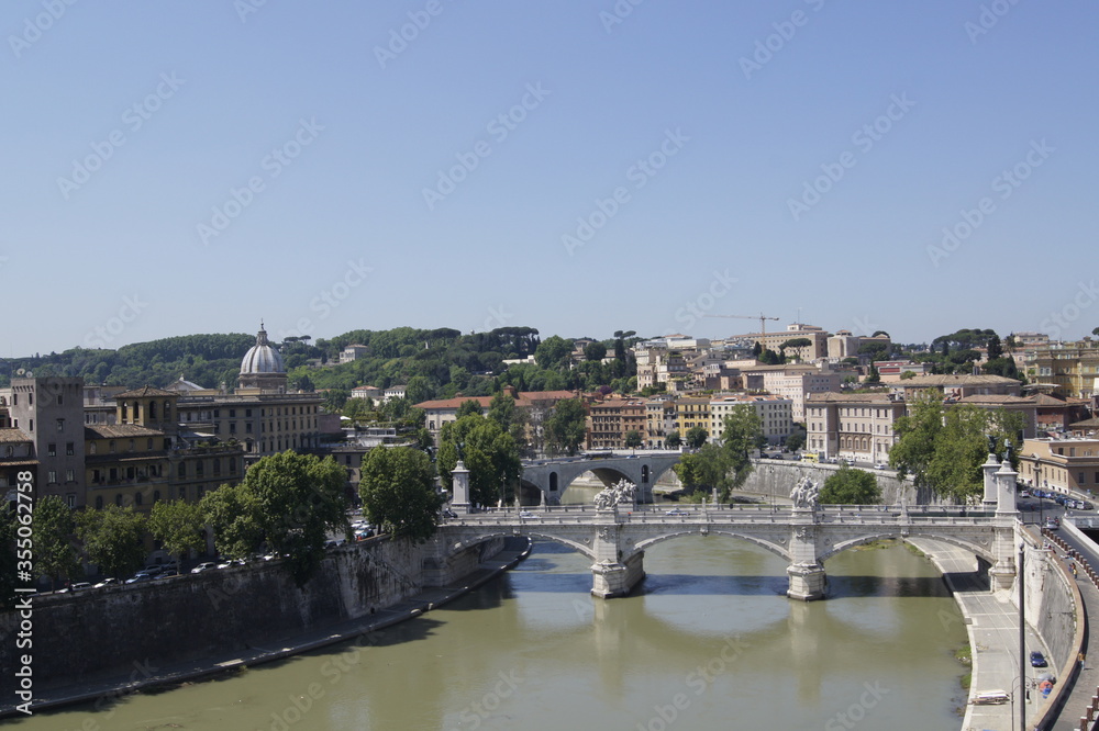 Rio Tiber ciudad Roma Italia Europa puentes