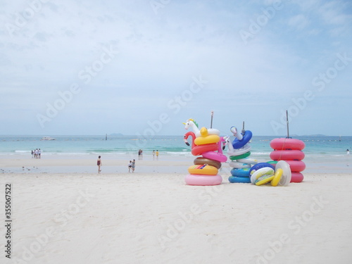 Wallpaper Mural children playing on the beach Torontodigital.ca