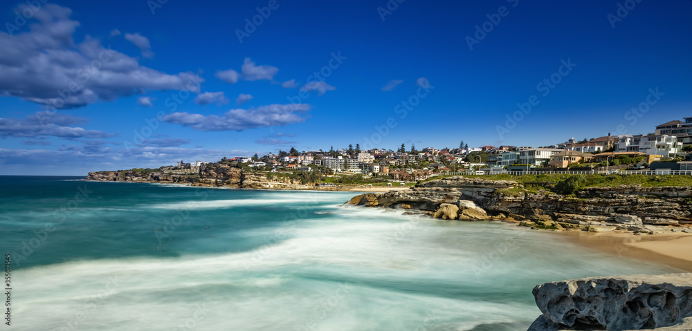 Obraz premium Tamarama Beach in Sydney NSW Australia on a sunny winters day partly cloudy skies Pacific Ocean waves and nice sandy beach