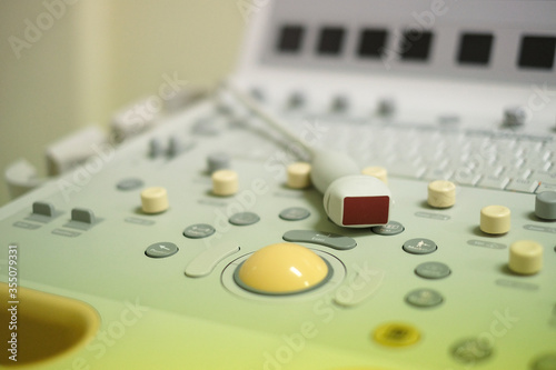 Ultrasound probe and echocardiography machine