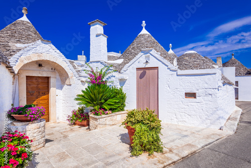 Obraz na płótnie Alberobello, Italy - Whitewashed Trulli houses, Puglia. w salonie