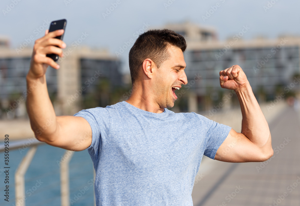Fotografie Sporty man taking selfie