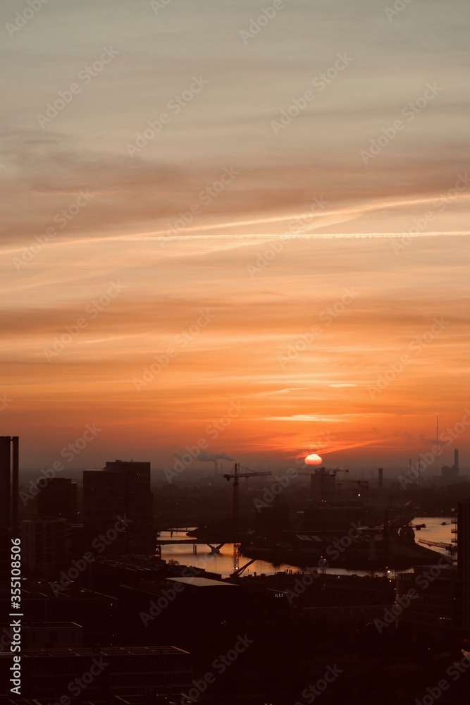 Fototapeta premium sunrise over the city
