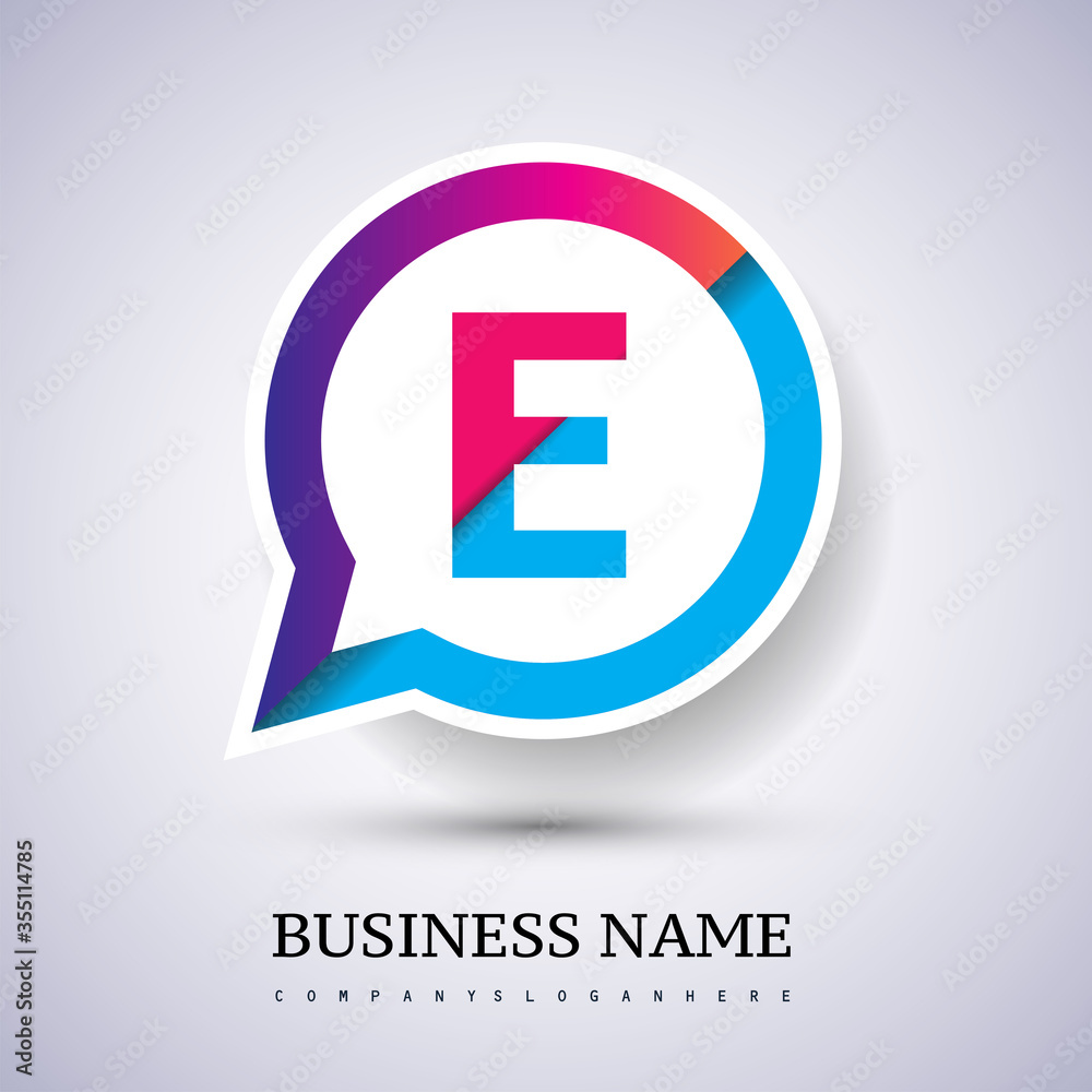 Obraz premium logo E letter colorful on circle chat icon. Vector design for your logo application for company identity.