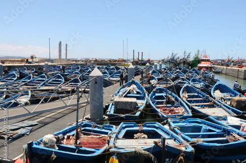 port essauira Maroc bateau bleu photo