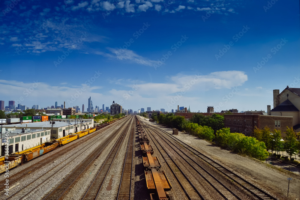 Fototapeta premium CHICAGO, USA - september 19, 2019 Cityscape image of Chicago railways