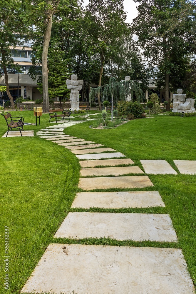 Fototapeta premium Alley In the park