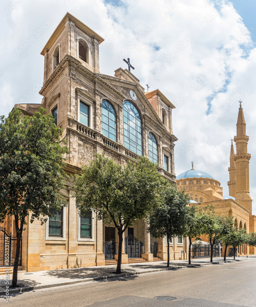 Fototapeta premium St. Georges maronite cathedral and Al-Amin mosque, Beirut, Lebanon