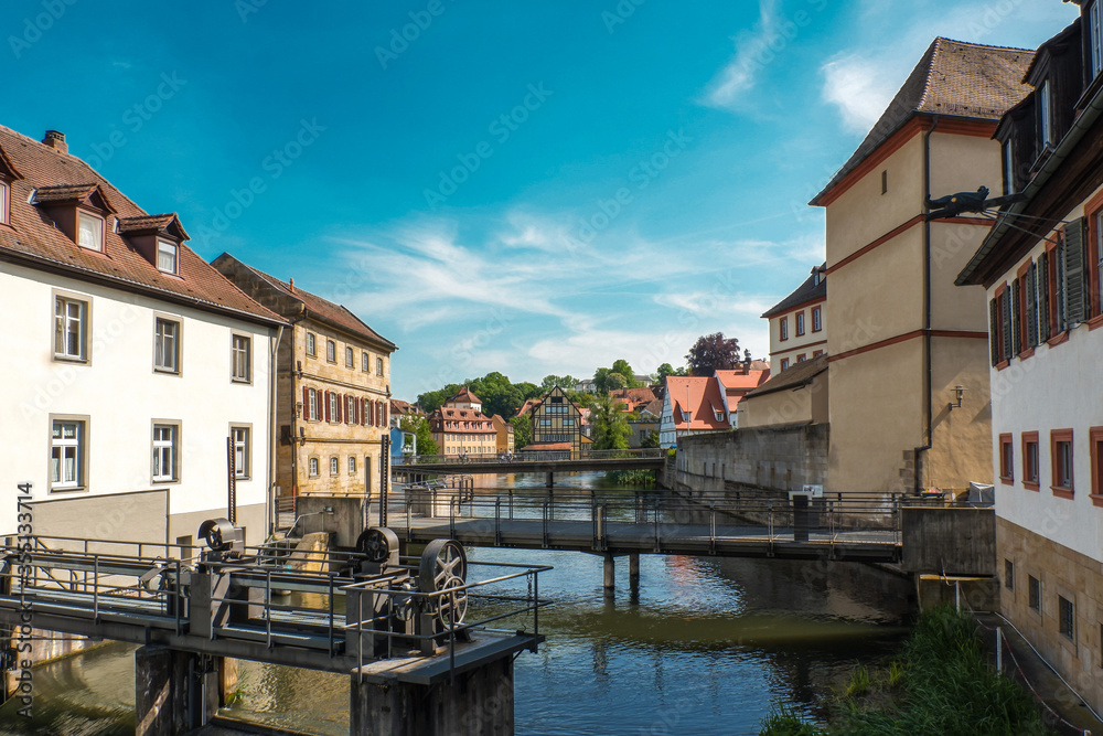 Der Wasserstand der Pegnitz wird in der Altstadt von Bamberg durch Wehre reguliert