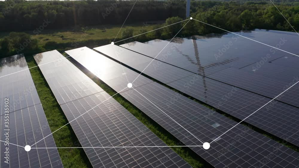 Photovoltaik-Freiflächenanlage mit Windrad Aerial mit Animation