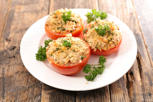 baked tomato with breadcrumbs and herbs
