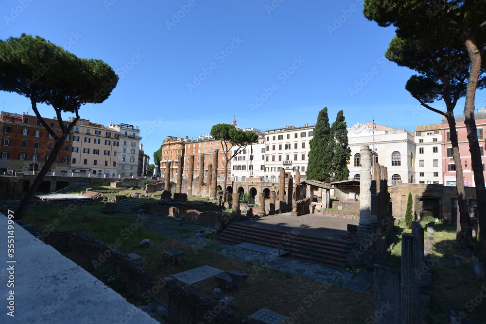 Roma resti di templi romani a Largo di Torre Argentina
