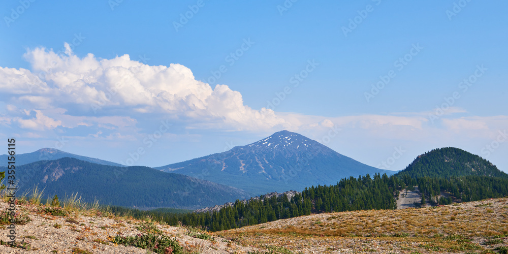 Fototapeta premium Panoramic view of the mountains with Mount Bachelor in Central Oregon.
