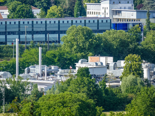 Industrielle Halle direkt neben den Gleisen