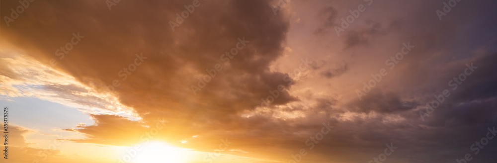 Obraz premium Summer sunset sky panorama background
