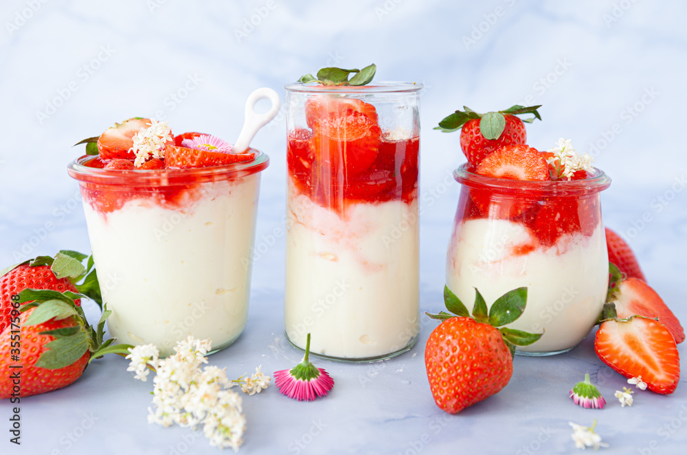 Quark mit frischen Erdbeeren Quark mit frischen Erdbeeren