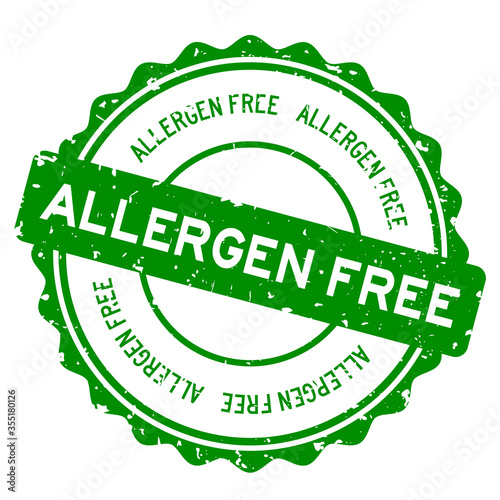 Grunge green allergen free word round rubber seal stamp on white background