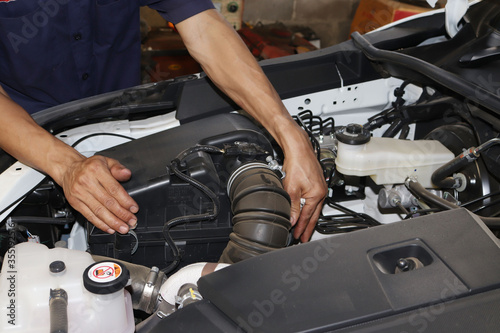 auto mechanic changing car engine © Konkhay
