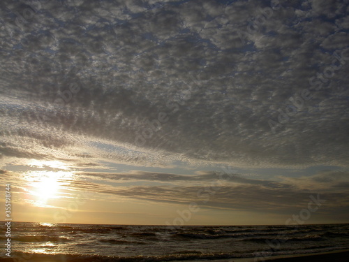 Sommerabend und Sonnenuntergang an der Ostsee photo