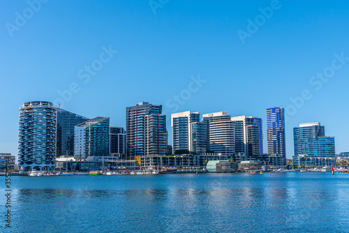 Tableau sur toile Highrise buildings at docklands neighborhood of Melbourne, Australia