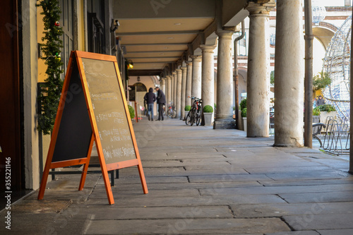 Building and architecture on the streets of Italy
