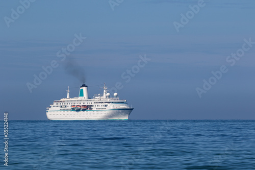 Cruise ship running in harbour