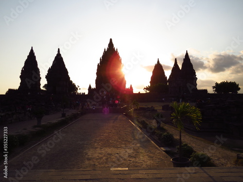 Coucher de soleil Temple Prambanan Indon  sie