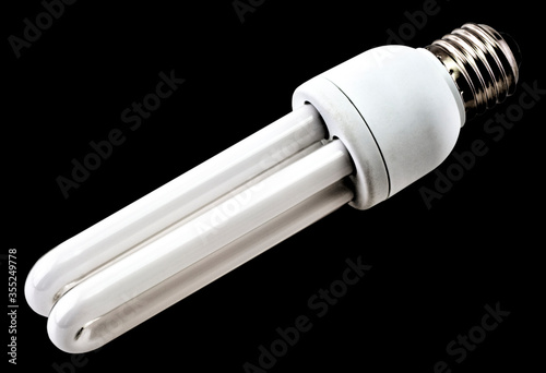 Φωτογραφία Energy saving bulb isolated on black background close up view