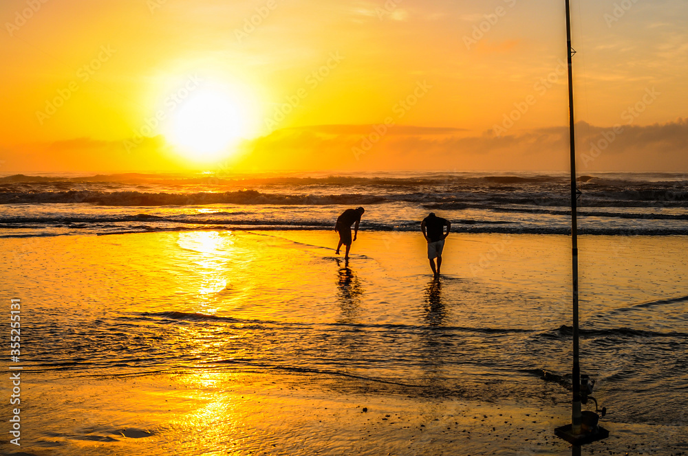 Nascer do sol em praia da cidade de capão da canoa, no litoral do estado do Rio grande do sul.
Mas um dia de verão para os pescadores locais. Nascer do sol em praia da cidade de capão da canoa, no litoral do estado do Rio grande do sul.
Mas um dia de verão para os pescadores locais.
