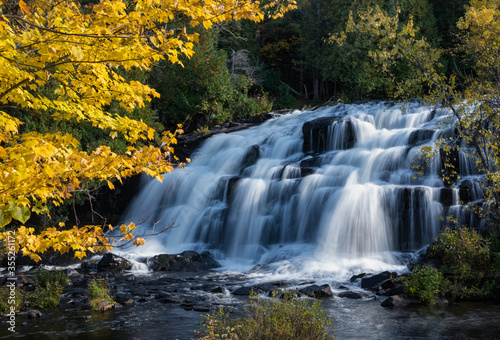 Fototapeta Naklejka Na Ścianę i Meble -  waterfall in an autumn forest